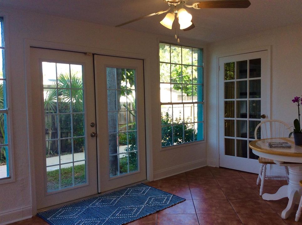 382 ELLAMAR SUNROOM 1