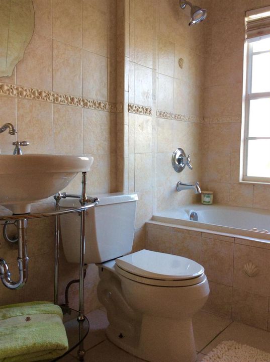 382 ELLAMAR UPSTAIRS BATH 1
