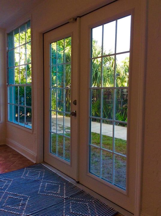 382 ELLAMAR SUNROOM PATIO DOORS TO OUTDO