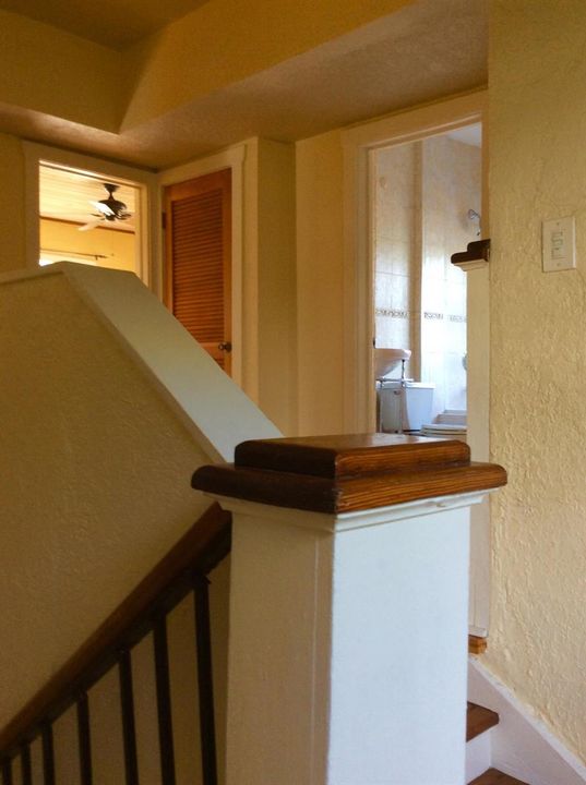 382 ELLAMAR UPSTAIRS