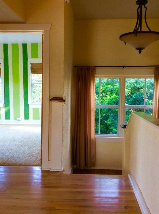382 ELLAMAR UPSTAIRS LOFT
