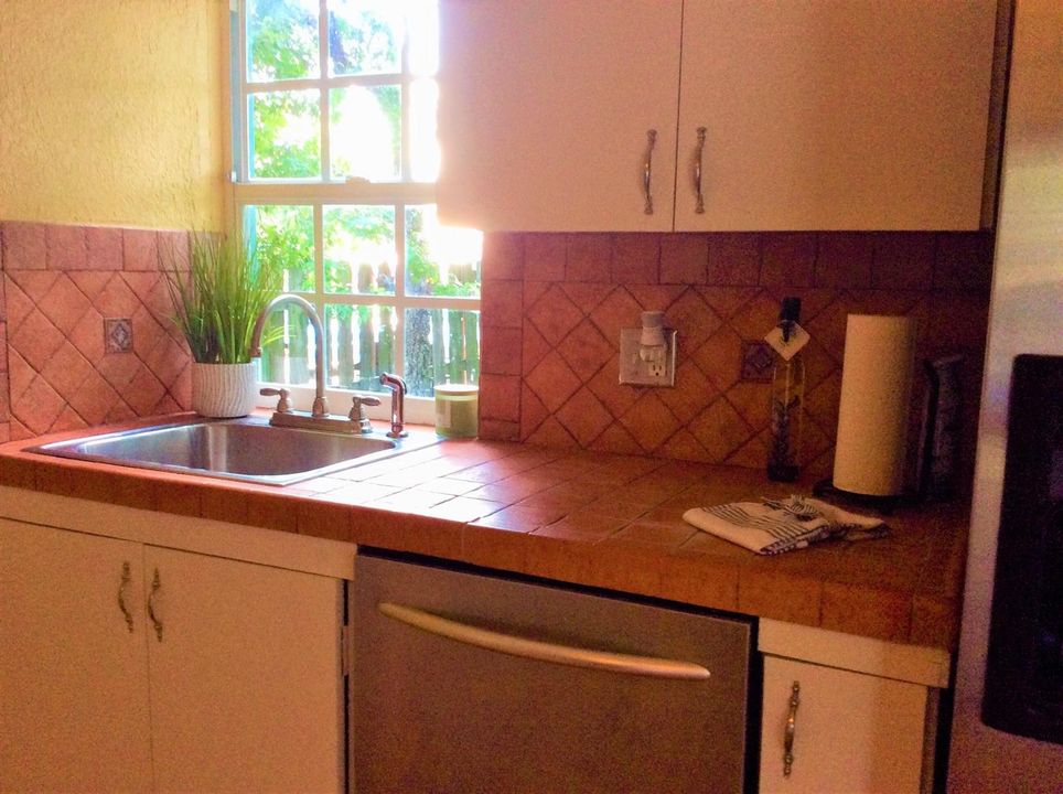 382 ELLAMAR KITCHEN OUTDOOR VIEW