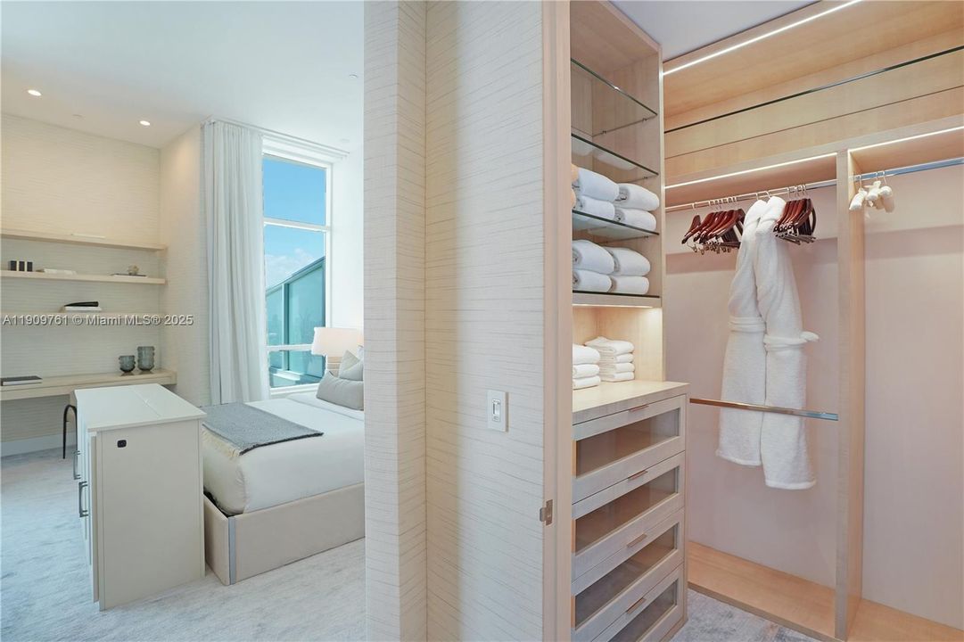 В аренду: $100,000 (5 спален, 5 ванн, 4500 Квадратных фут)