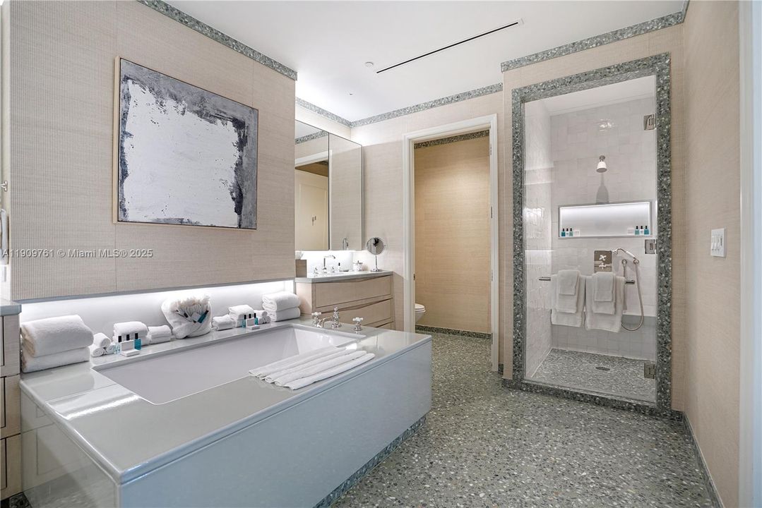 В аренду: $100,000 (5 спален, 5 ванн, 4500 Квадратных фут)