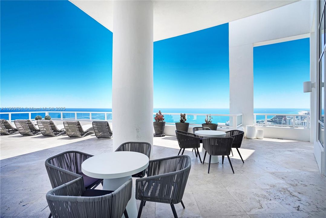 В аренду: $100,000 (5 спален, 5 ванн, 4500 Квадратных фут)