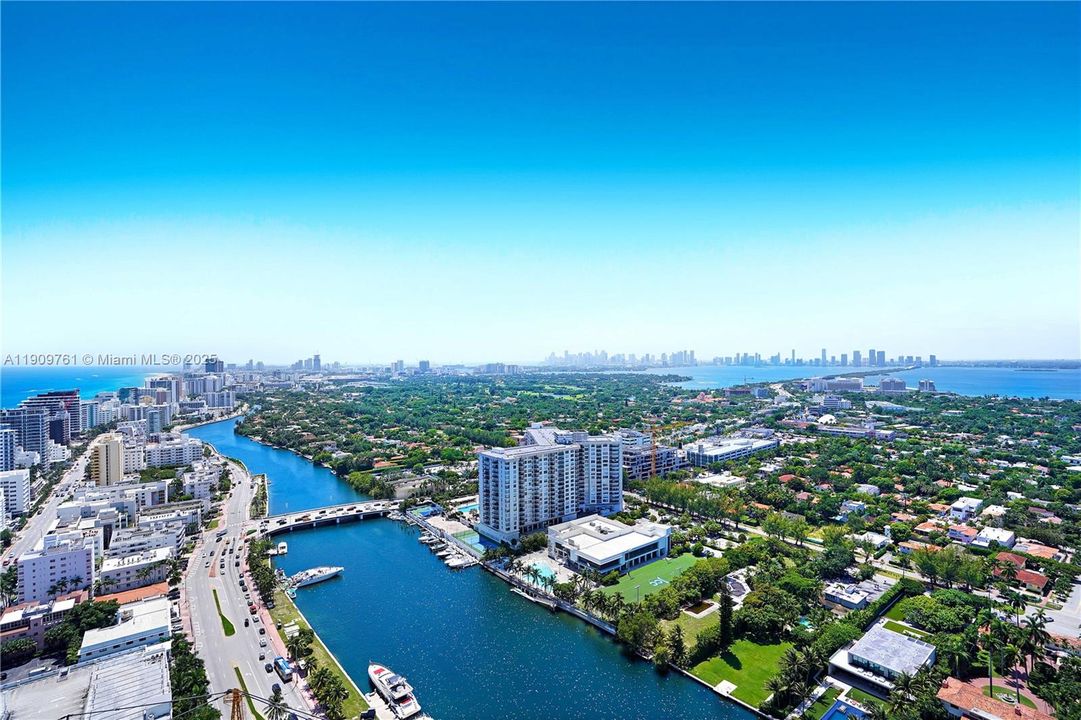 В аренду: $100,000 (5 спален, 5 ванн, 4500 Квадратных фут)