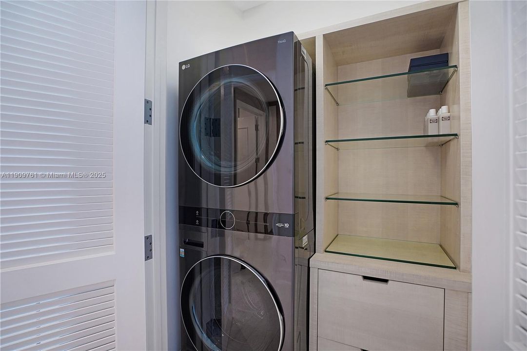 В аренду: $100,000 (5 спален, 5 ванн, 4500 Квадратных фут)