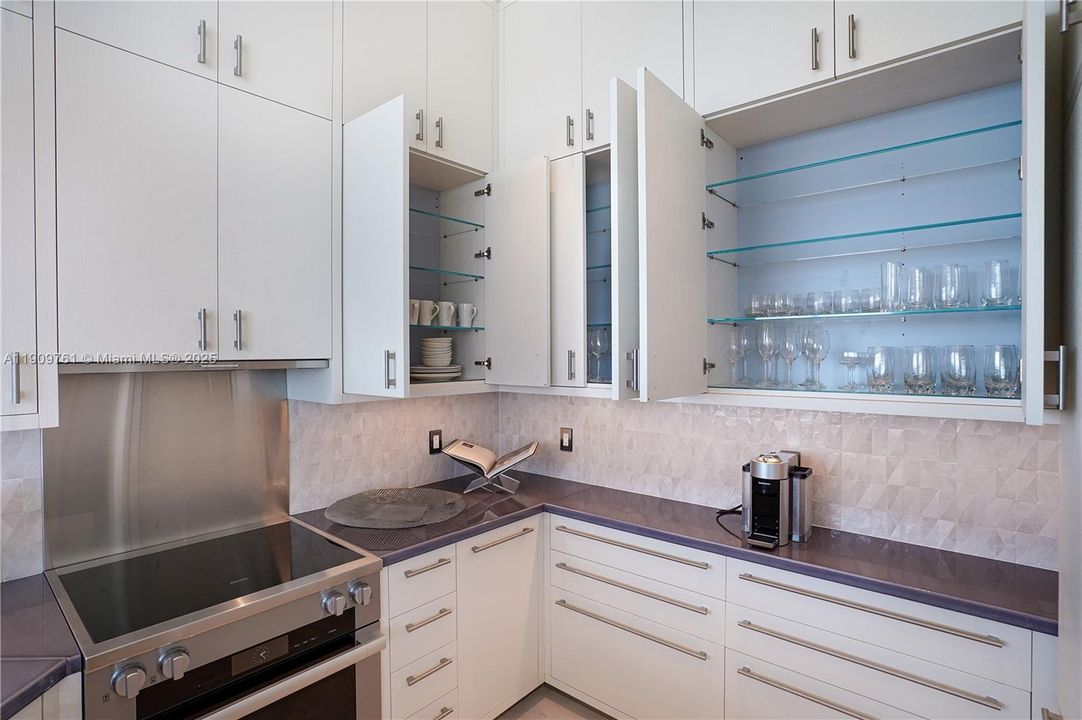 В аренду: $100,000 (5 спален, 5 ванн, 4500 Квадратных фут)