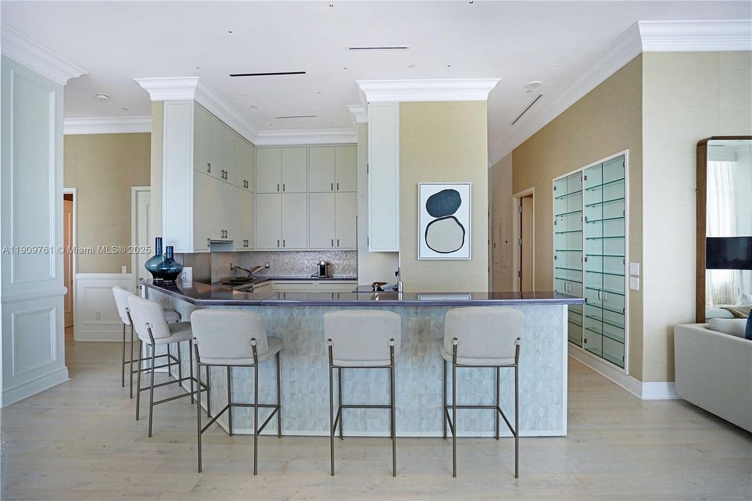 В аренду: $100,000 (5 спален, 5 ванн, 4500 Квадратных фут)