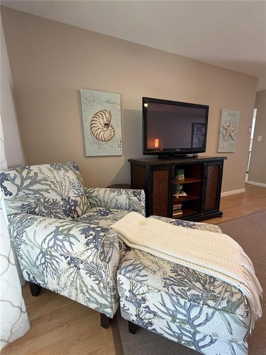 For Sale: $150,000 (2 beds, 2 baths, 840 Square Feet)