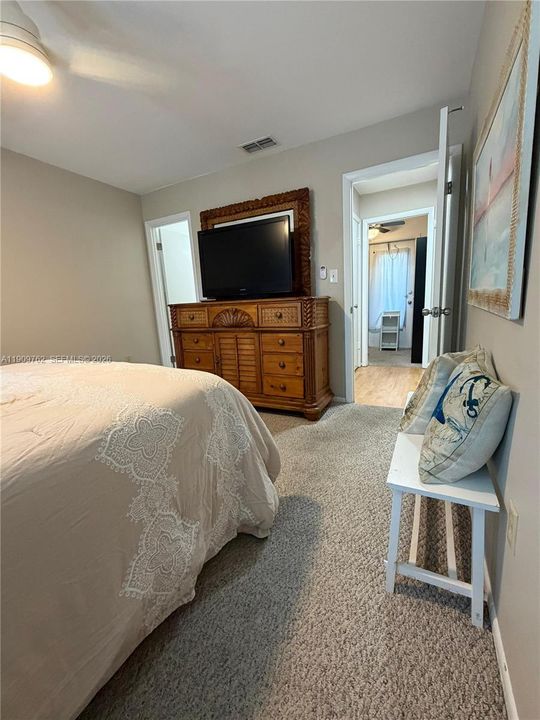 For Sale: $150,000 (2 beds, 2 baths, 840 Square Feet)