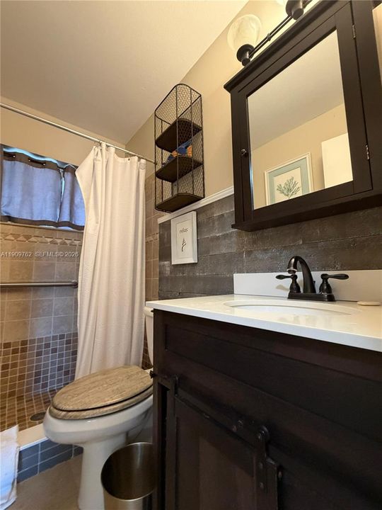 For Sale: $150,000 (2 beds, 2 baths, 840 Square Feet)