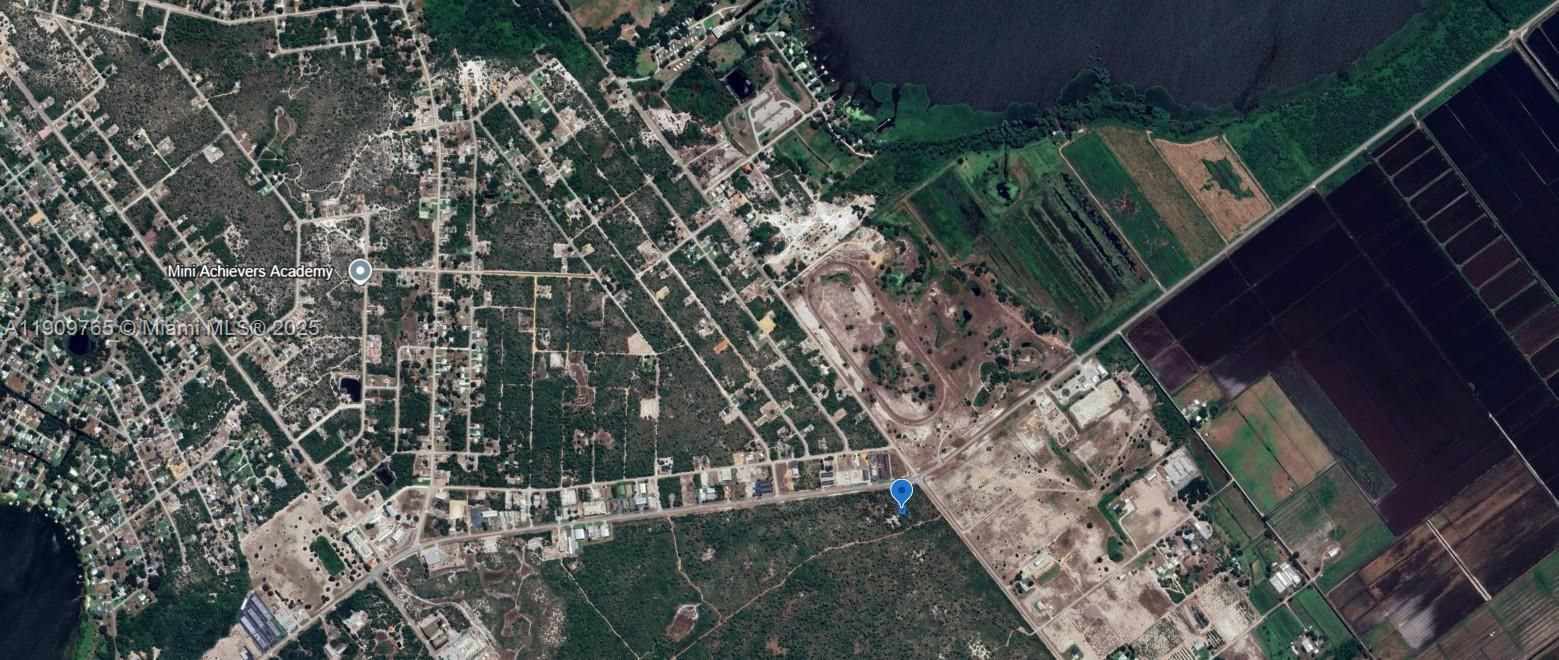 待售: $5,900 (0.22 acres)