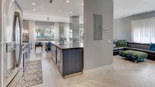 待售: $1,250,000 (2 贝兹, 2 浴室, 1422 平方英尺)