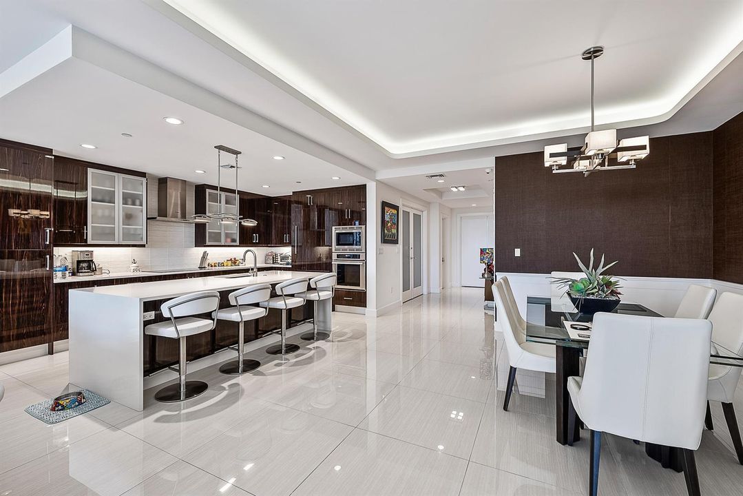 Kitchen & Dining