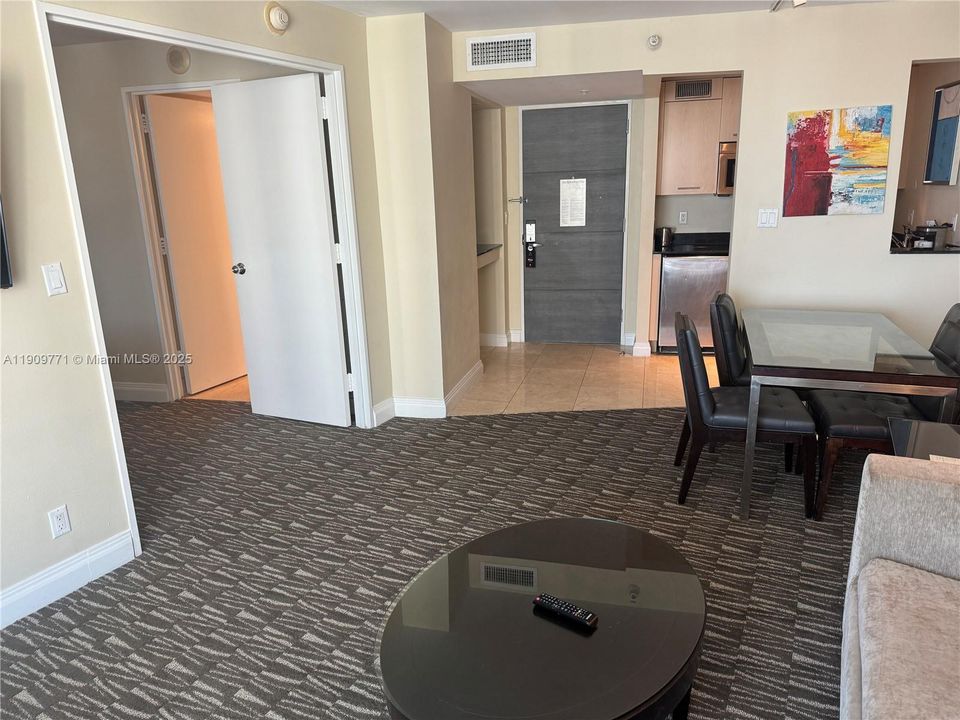 待售: $170,000 (1 贝兹, 1 浴室, 643 平方英尺)