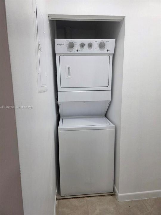 В аренду: $2,200 (3 спален, 2 ванн, 1195 Квадратных фут)