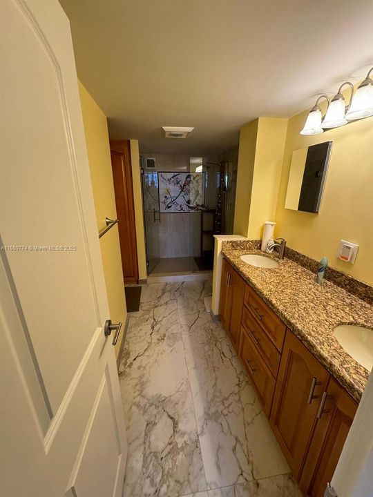 For Rent: $3,000 (2 beds, 2 baths, 1100 Square Feet)