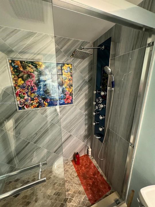 For Rent: $3,000 (2 beds, 2 baths, 1100 Square Feet)