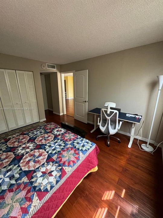 For Rent: $3,000 (2 beds, 2 baths, 1100 Square Feet)