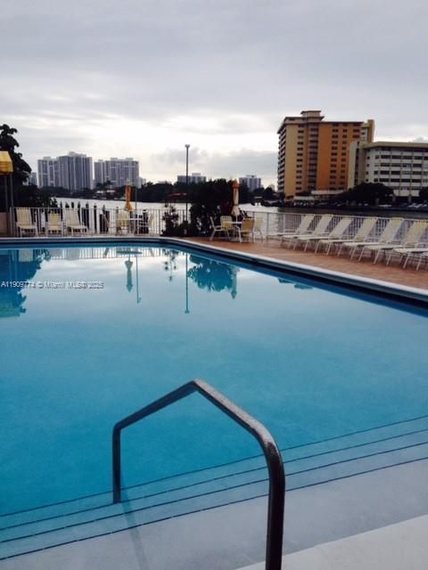 For Rent: $3,000 (2 beds, 2 baths, 1100 Square Feet)