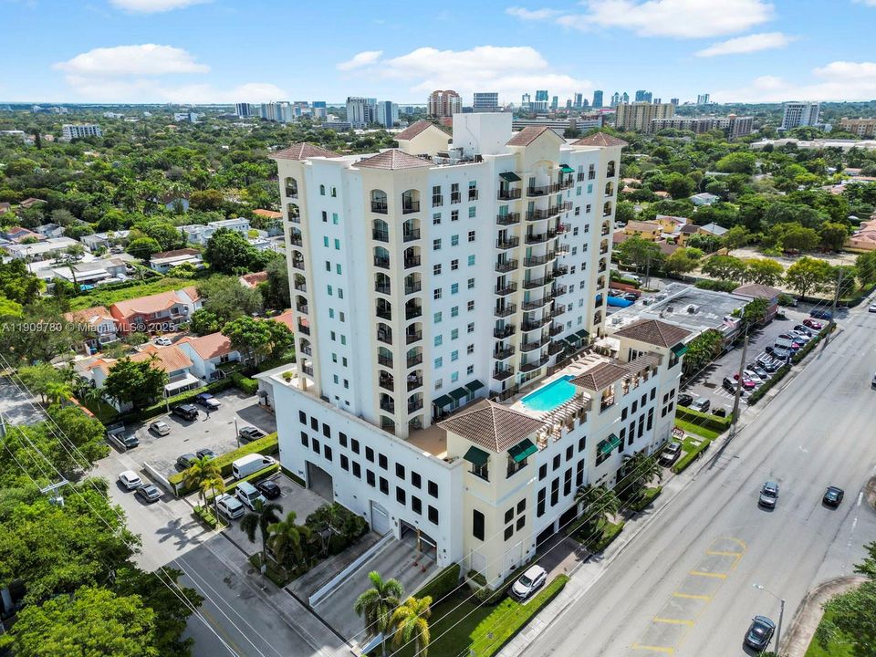 For Sale: $512,000 (2 beds, 2 baths, 1011 Square Feet)