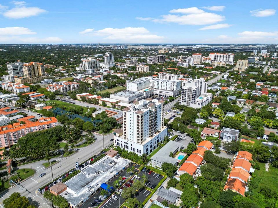 For Sale: $512,000 (2 beds, 2 baths, 1011 Square Feet)