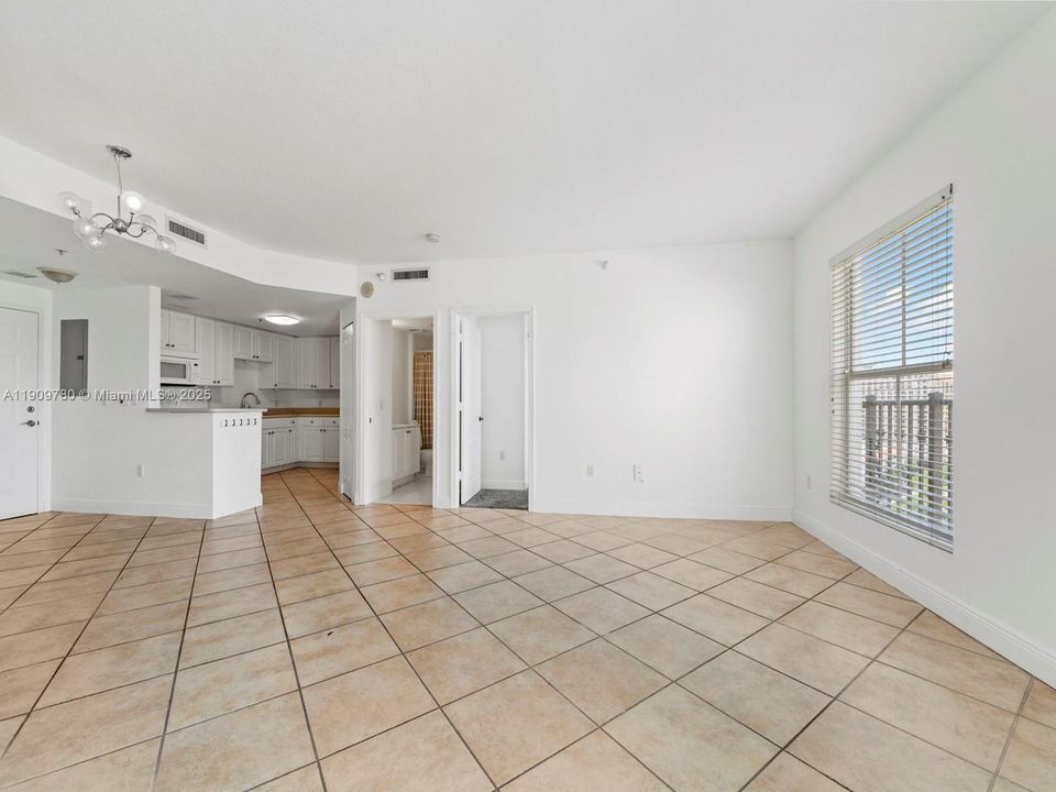 For Sale: $512,000 (2 beds, 2 baths, 1011 Square Feet)