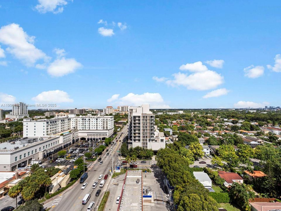 For Sale: $512,000 (2 beds, 2 baths, 1011 Square Feet)