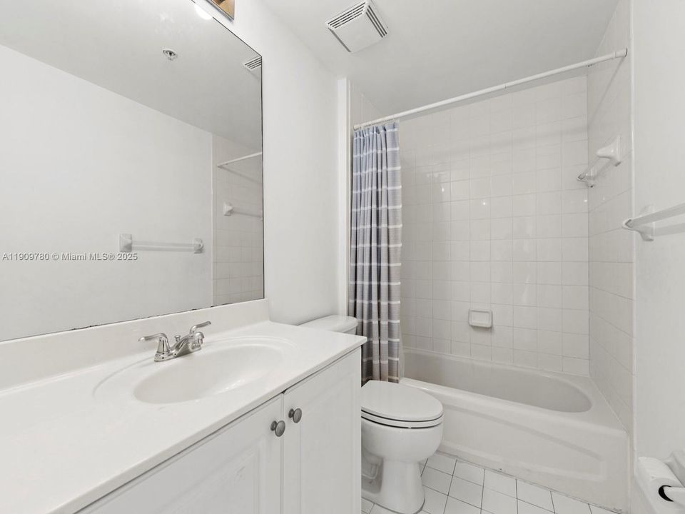 For Sale: $512,000 (2 beds, 2 baths, 1011 Square Feet)