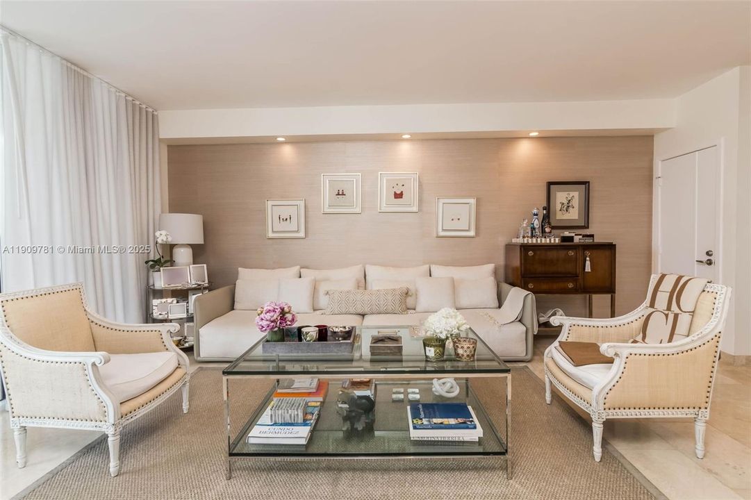 Recently Rented: $4,450 (1 beds, 1 baths, 1076 Square Feet)