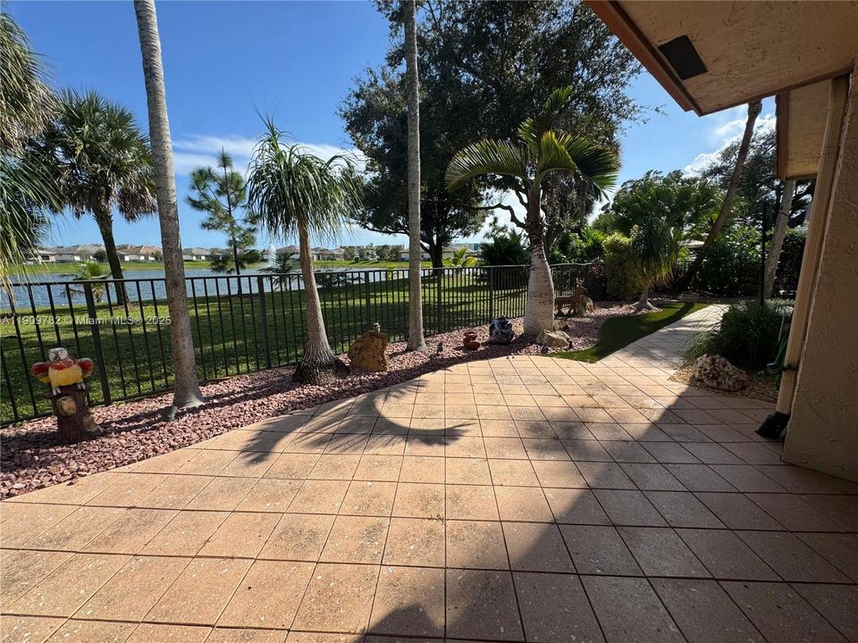 Active With Contract: $789,900 (3 beds, 2 baths, 2733 Square Feet)