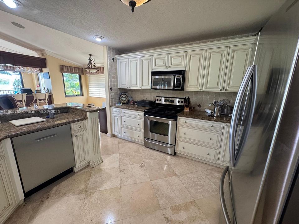 Active With Contract: $789,900 (3 beds, 2 baths, 2733 Square Feet)