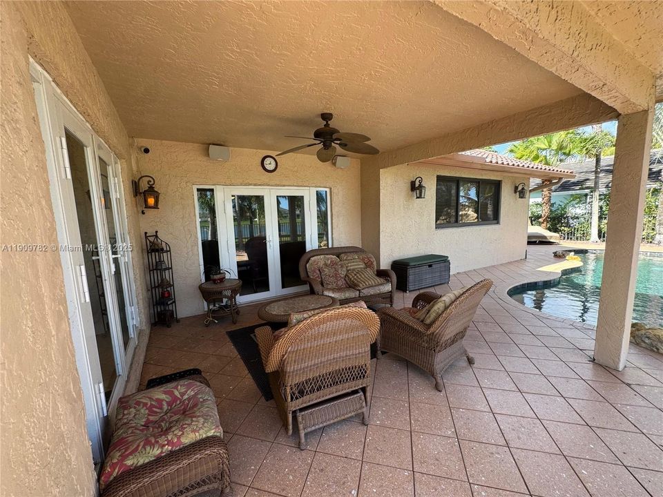 Active With Contract: $789,900 (3 beds, 2 baths, 2733 Square Feet)