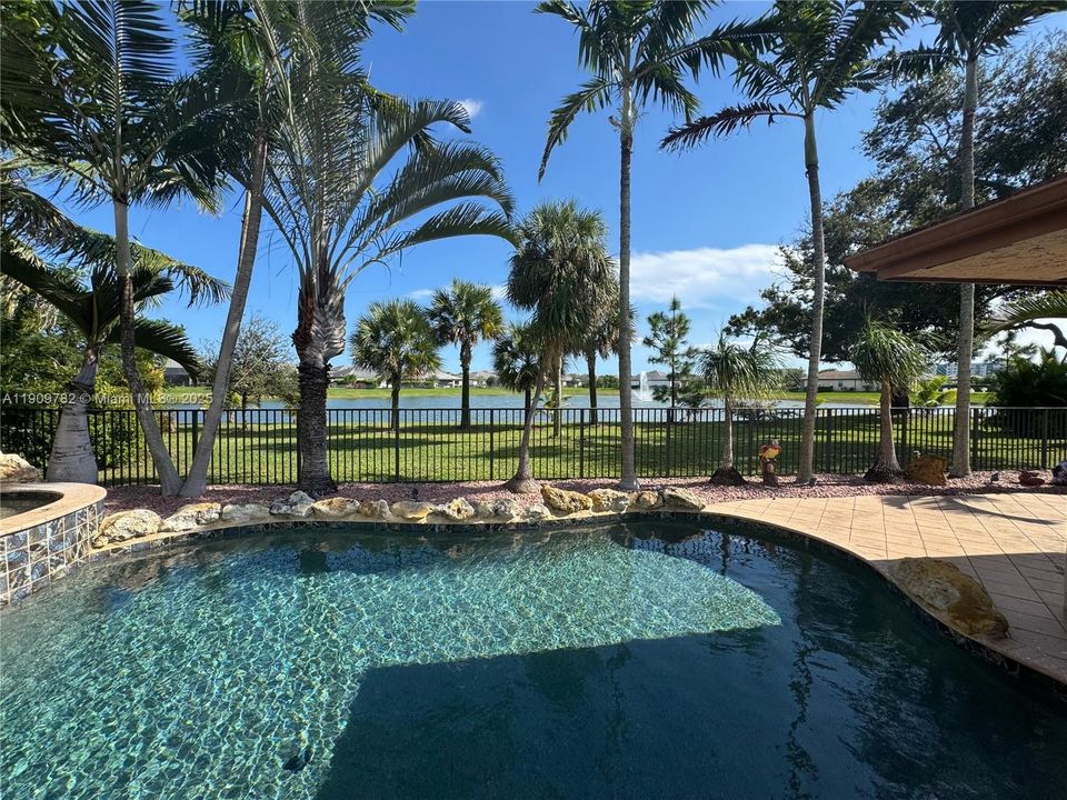 Active With Contract: $789,900 (3 beds, 2 baths, 2733 Square Feet)