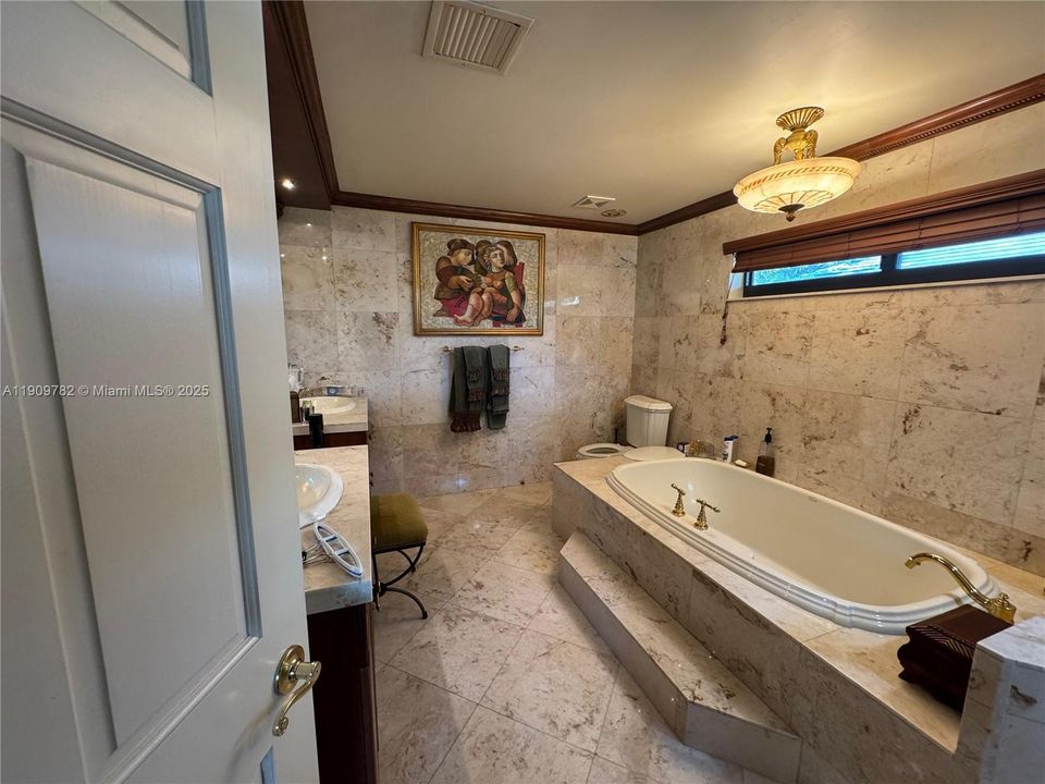 Active With Contract: $789,900 (3 beds, 2 baths, 2733 Square Feet)