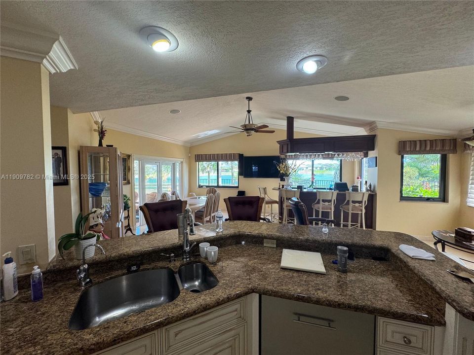 Active With Contract: $789,900 (3 beds, 2 baths, 2733 Square Feet)