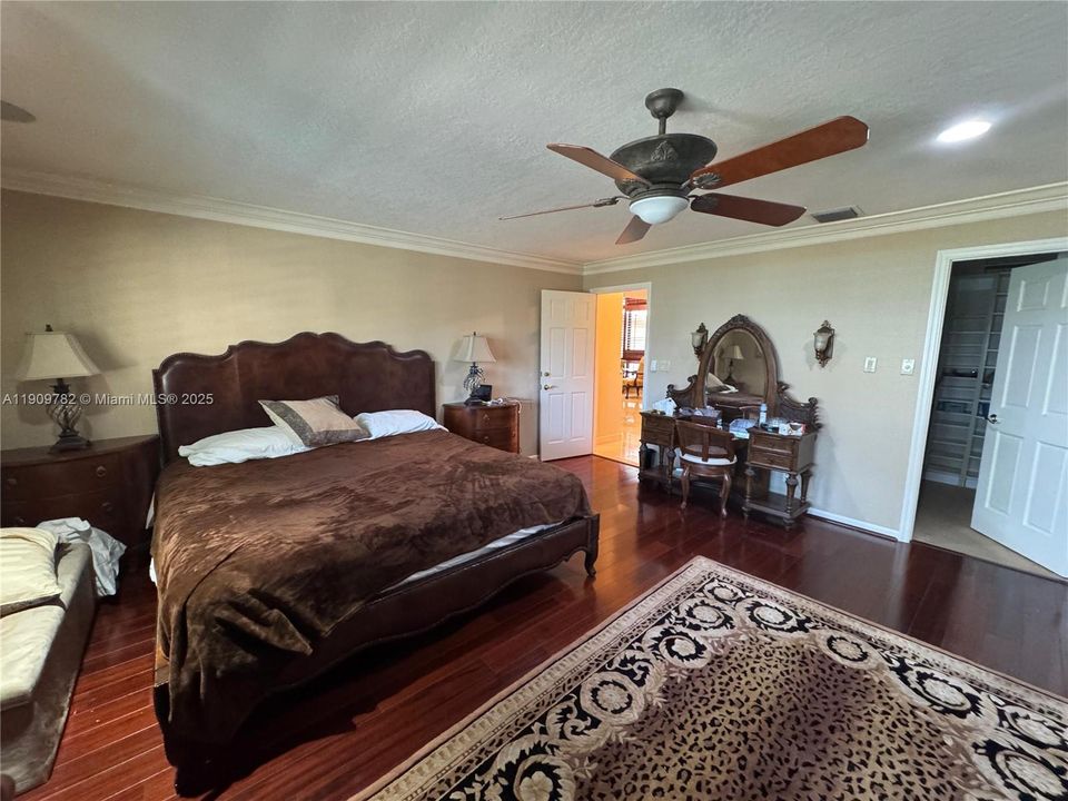 Active With Contract: $789,900 (3 beds, 2 baths, 2733 Square Feet)