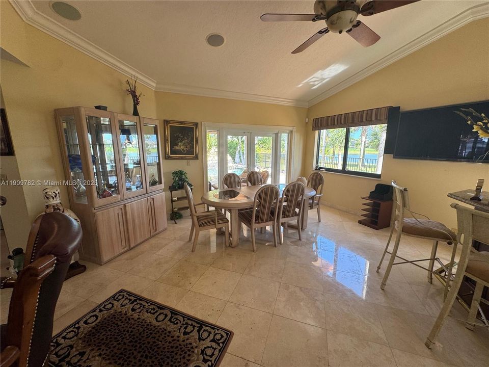 Active With Contract: $789,900 (3 beds, 2 baths, 2733 Square Feet)