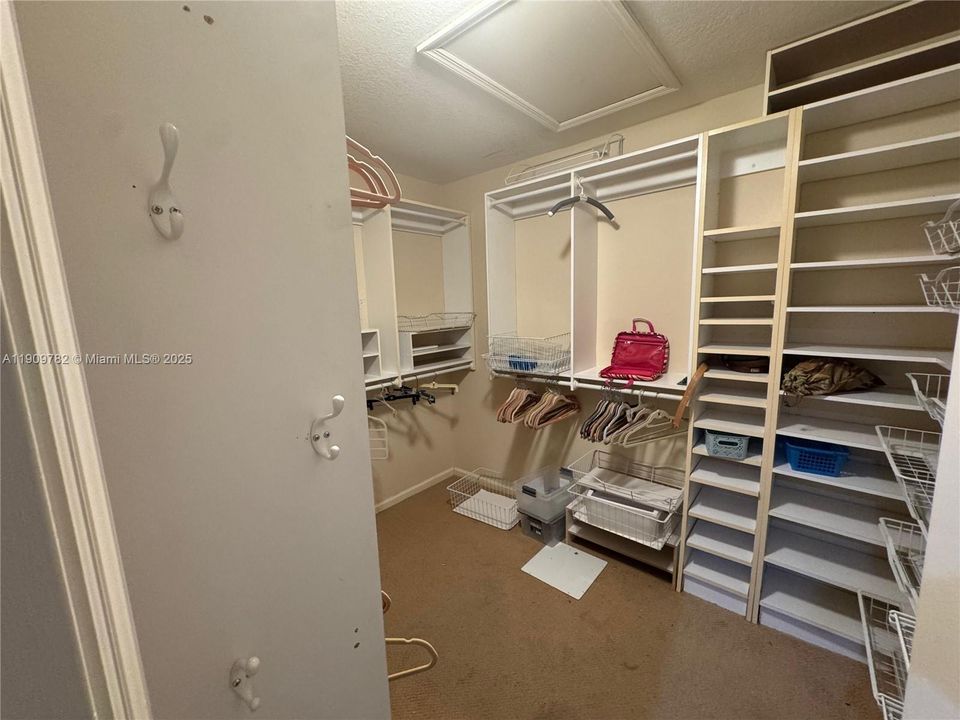 Active With Contract: $789,900 (3 beds, 2 baths, 2733 Square Feet)