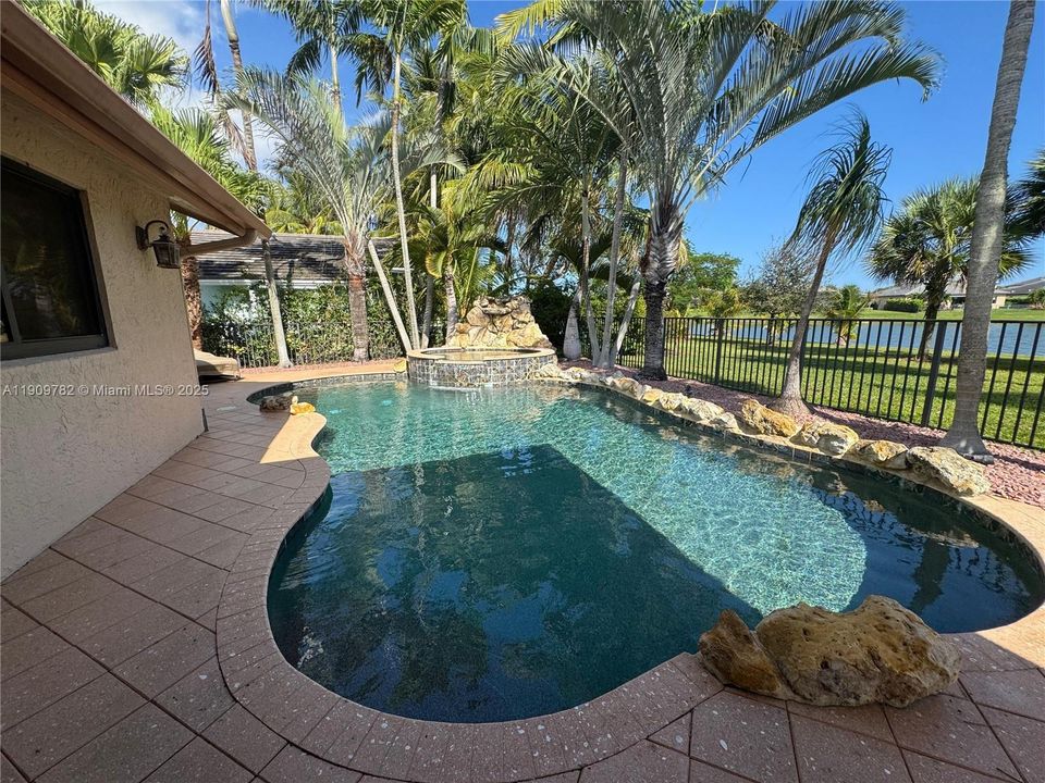 Active With Contract: $789,900 (3 beds, 2 baths, 2733 Square Feet)