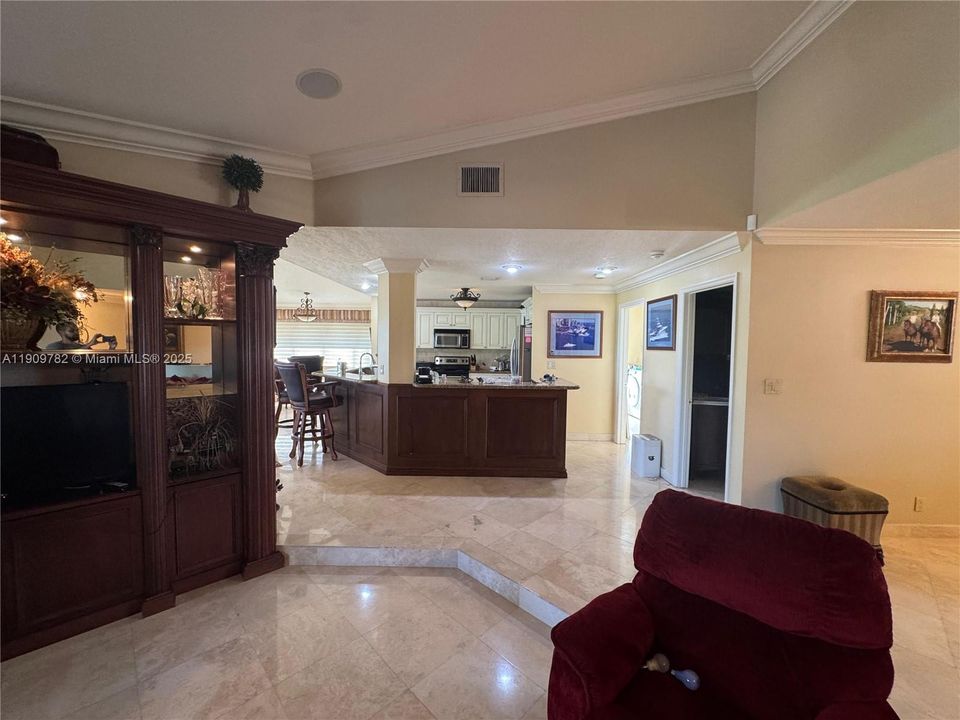 Active With Contract: $789,900 (3 beds, 2 baths, 2733 Square Feet)