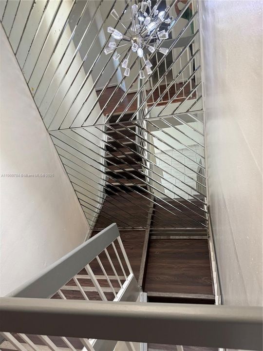 Activo con contrato: $2,900 (3 camas, 2 baños, 1360 Pies cuadrados)