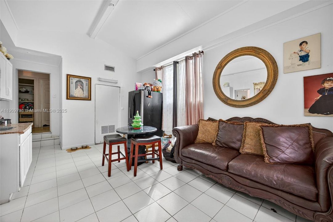 На продажу: $1,300,000 (3 спален, 2 ванн, 2844 Квадратных фут)