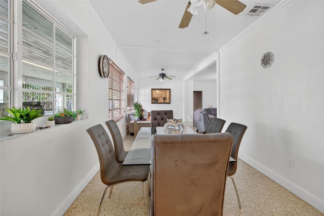 На продажу: $1,300,000 (3 спален, 2 ванн, 2844 Квадратных фут)