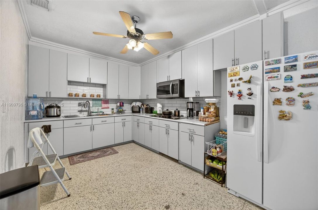 На продажу: $1,300,000 (3 спален, 2 ванн, 2844 Квадратных фут)