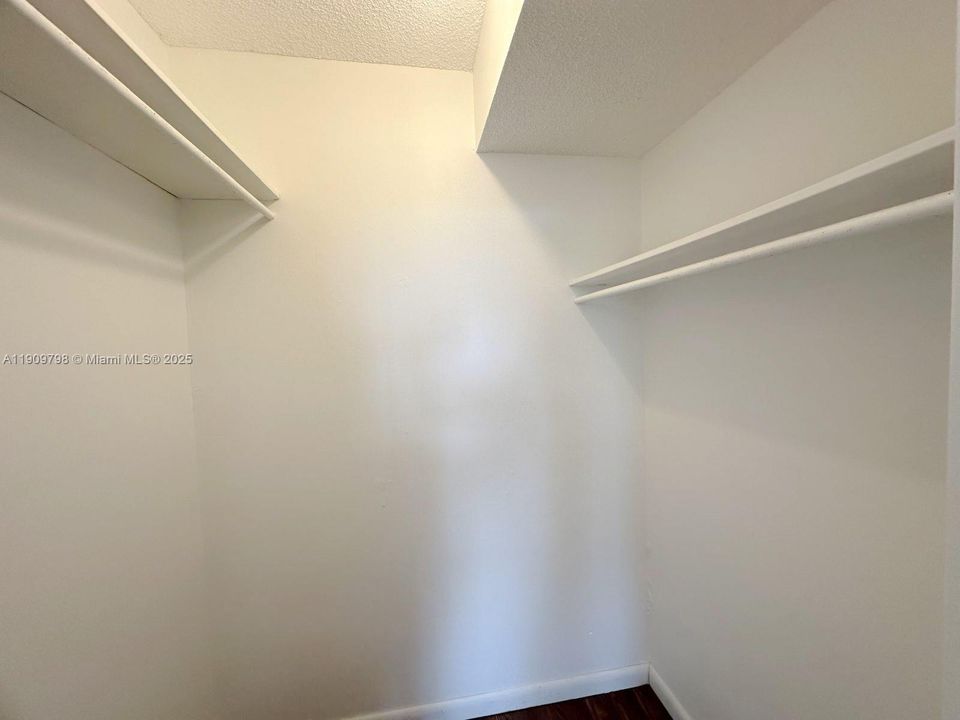 For Sale: $124,000 (1 beds, 1 baths, 840 Square Feet)