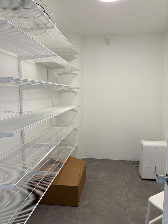 Active With Contract: $570,000 (2 beds, 2 baths, 1540 Square Feet)