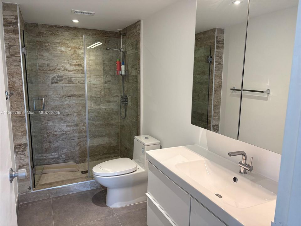 Active With Contract: $570,000 (2 beds, 2 baths, 1540 Square Feet)