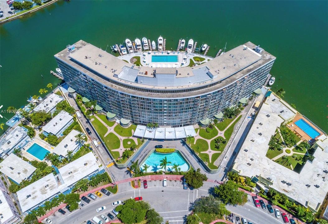 Active With Contract: $570,000 (2 beds, 2 baths, 1540 Square Feet)